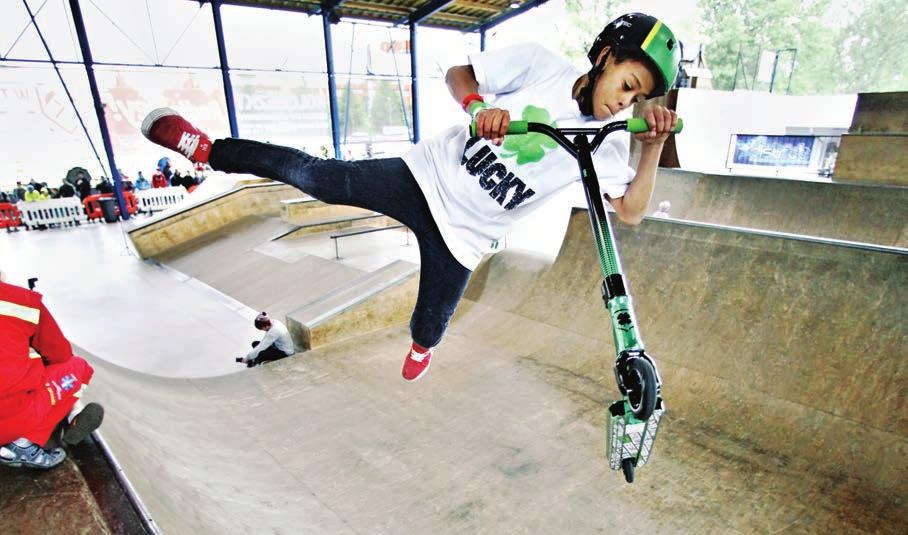 ku nebo střelba na koš a dále například basketbal. V parku Na Špici se prostřídají bojové sporty taekwondo, karate a brazilian jiu-jitsu.