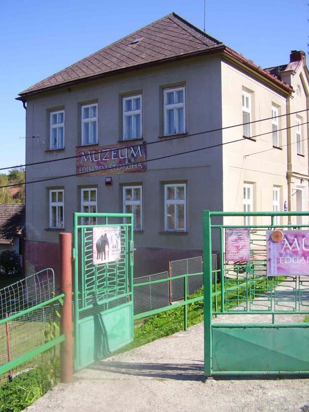 Školství Zákon č. 561/2004 Sb. (školský zákon) Povinnost obce viz 178 a 179 Zřizovatelské funkce obce Školské obvody Spolupráce obcí Zákon č. 115/2001 Sb.