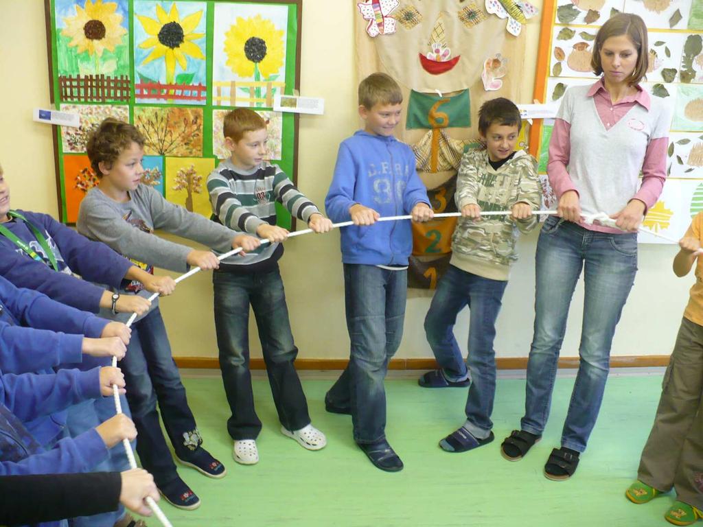 Odstraněno: Návštěva z Ekocentra Dnes 8.11 k nám přišla zaměstnankyně Ekocentra Votice. Jmenovala se Bára. Měla pro nás připravené zajímavé povídání o ekosystému a spoustu pěkných her.