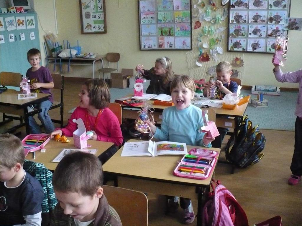 Bylo nám to líto, hlavně kvůli naší snaze udělat jim radost. Nadílku dostalo každé dítě, včetně těch zlobivých. Nakonec jsme navštívili i 2.stupeň kromě 8. ročníku. Do 8.