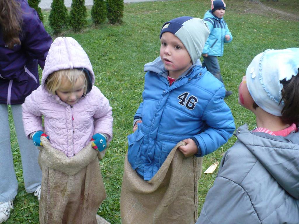 Sešlo se zde několik draků různých tvarů, velikostí a barev.