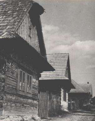 82. Ľudový zrubový dom č. 130 Parc. č. KN 270 (Radenova ulica) Národná kultúrna pamiatka č. ÚZPF 2132/0 Na základe zachovanej fotografickej dokumentácie z prvej polovice 20.