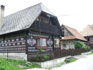 25. Ľudový zrubový dom č. 83 Parc. č. KN 335 (Hlavná ulica) Národná kultúrna pamiatka č.