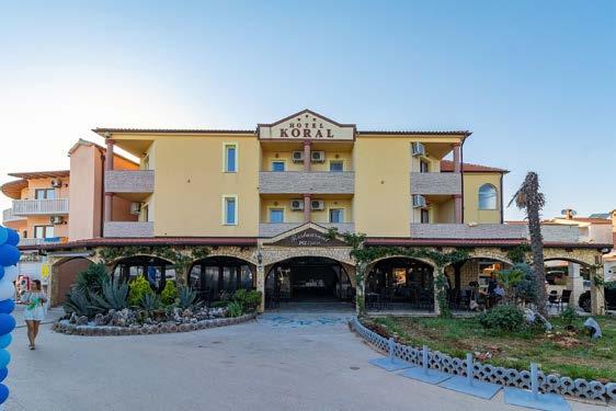 Istrie Medulin / Duga Uvala Hotel Koral Sleva 20% do 20.4.2019 Poloha: hotel Koral najdete ve středisku Medulin, v srdci medulinského zálivu, blízko písčité pláže. Hotel je zcela nekuřácký.