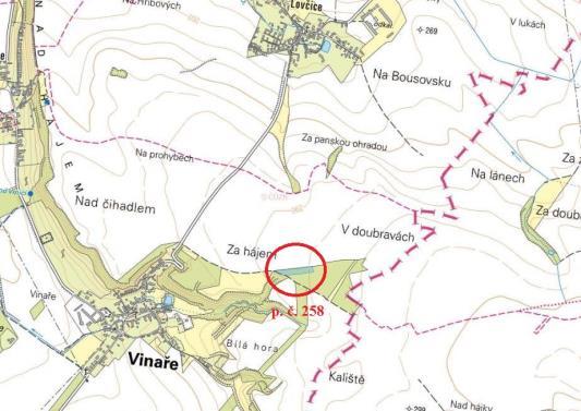 a) Přehledná mapa lokality a označení