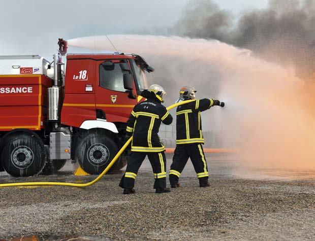 s nádrží na vodu o objemu až 8 000 l a nádrží na pěnu o objemu až 5 000 l.