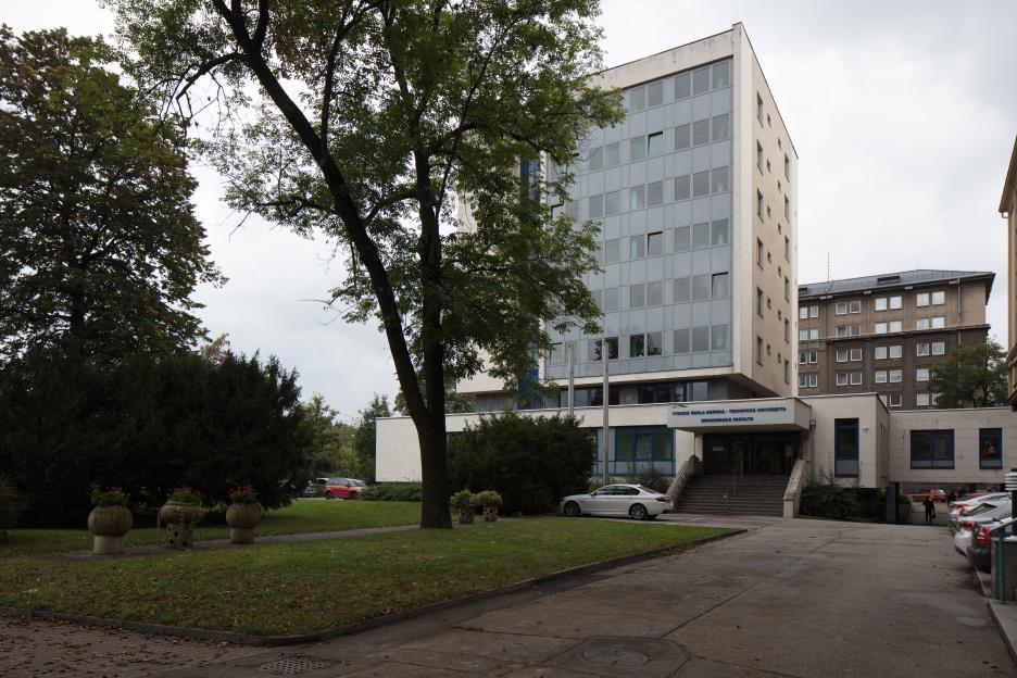 ČÁST PRVNÍ FAKULTA A JEJÍ ORGANIZACE Budova fakulty Organizace fakulty a složení jejích orgánů od