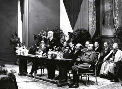 Prezident ČSR Edvard Beneš při projevu v košickém divadle po přijetí programového dokumentu první poválečné československé vlády Foto: ČTK občanům nepřátelských států, zejména Německa a Maďarska,