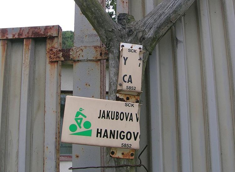 prístroje na GPS meranie pre digitalizáciu cykloturistických trás. Jozef Talaroviè zo združenia Fénix Snina má v správe vyše 200 km cykloturistických trás.