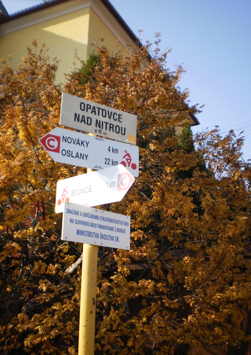 YKLOTURISTICKÉ NOVINKY OBSAH ÚVOD 3 KOORDINAÈNÉ STRETNUTIE SPRÁVCOV SIETE CYKLOTRÁS NA SLOVENSKU PASPORTIZÁCIA PRE REKOGNOSKÁCIE, OBNOVU A TVORBU SIETE CYKLOTURISTICKÝCH TRÁS PRE ROK 2012