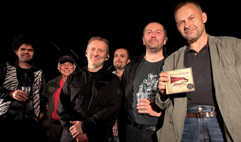 Krásné muziky je totiï na svûtû tolik, Ïe se ãlovûk nemûïe vracet K na im padesátinám jsem si ale v echno to, co jsme nahráli, pro el a ãasto jsem byl pfiekvapen, vïdyè na nûkteré vûci jsem uï