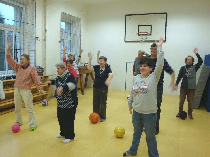 Pravidelné aktivity ve Středisku pracovní a sociální rehabilitace RYBKA Činnosti se střídají dle zájmu uživatelů a individuálních plánů Pracovní rehabilitace a tvořivé činnosti: Ruční práce: tvorba z