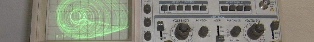 Obrázek 4. (nahoře, generátor chaosu napojený na osciloskop) a 5.