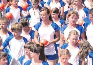 prodejní výstavu králíků, holubů, vodní Z hrabavé drůbeže, spojenou s ukázkou soutěžní akce Králičí hop přes překážky a slalom. Návštěvníci budou mít možnost nakoupit si krmiva a chovatelské potřeby.