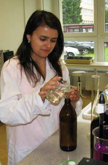 APLIKOVANÁ CHEMIE 28-44-M/01 Čtyřletý obor, zakončený maturitní zkouškou Školy vyučující obor: 8 Obor je vhodný pro žáky základních škol se zájmem o přírodní vědy a výpočetní techniku.