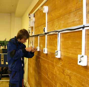 ELEKTROTECHNICKÉ A STROJNĚ MONTÁŽNÍ PRÁCE 26-51-E/01 Školy vyučující obor: 10 Charakteristika přípravy v oboru Žáci se naučí volit odpovídající pracovní postupy, při práci využívat technickou