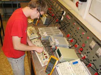 SPOJOVÝ MECHANIK 26-59-H/01 Školy vyučující obor: 12 Spojový mechanik je učební obor pro žáky s dobrým zdravotním stavem a zájmem o elektrotechniku.