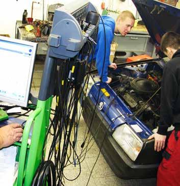 Ovládá používání diagnostických přístrojů elektronického i mechanického charakteru. Umí vykonávat údržbu, seřizování a opravy elektrického příslušenství motorových vozidel.