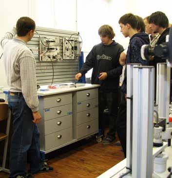 MECHANIK STROJŮ A ZAŘÍZENÍ 23-44-L/01 Čtyřletý obor, zakončený maturitní zkouškou Školy vyučující obor: 3 15 Vzdělávací program směřuje k přípravě flexibilního absolventa, schopného začlenit se v