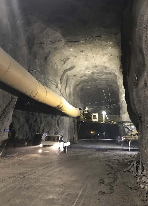 4 STRUČNÝ POPIS KONSTRUKCE DEFINITIVNÍHO OSTĚNÍ TUNELU Součástí prací projektu FSE209 je mimo jiné také realizace definitivního ostění tunelu.