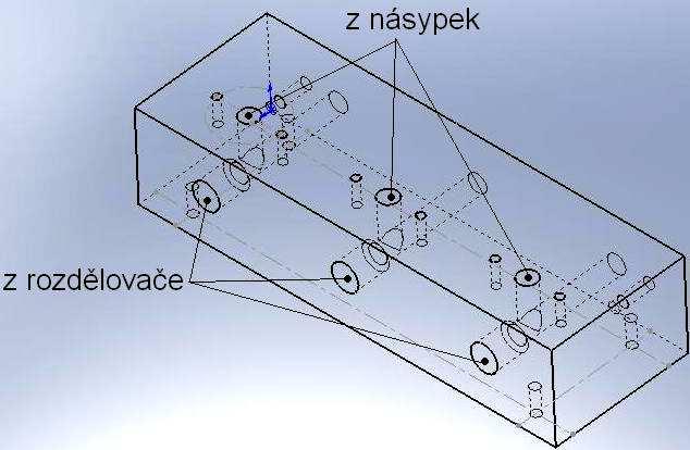 Přívod z čerpadla je řešen hadicí DN 10, která je nalisována na nátrubek našroubovaný na vstupní přírubě závitem G 3/8 (na Obr. 44 v místě červené šipky). Odtud je voda vedena do rozdělovače.