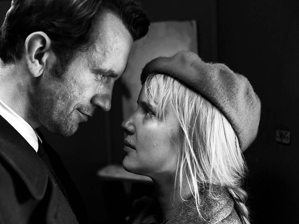 WIKTOR A ZULA Studená válka je věnována rodičům Pawła Pawlikowského, jejichž jména nesou hlavní postavy filmu. Skutečný Wiktor a Zula zemřeli v roce 1989 těsně před pádem Berlínské zdi.