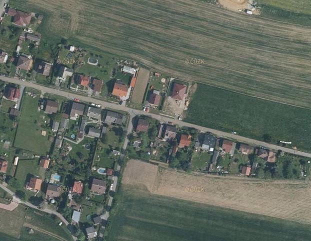 Obrázek 7 - rozvolněná pravidelná struktura Rozvolněná drobná nepravidelná - samostatné drobné objekty volně umístěné na soukromých pozemcích, - netvoří vizuálně souvislou hranu