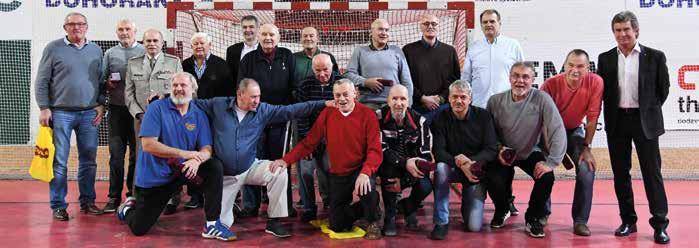 Mistry světa v Paříži 1956 Josef Brož, Josef Tesař, Ladislav Synovec, Karel Paulus a Jaroslav Fučík. V Praze 1966 Josef Smolka st. a Václav Šmídl.