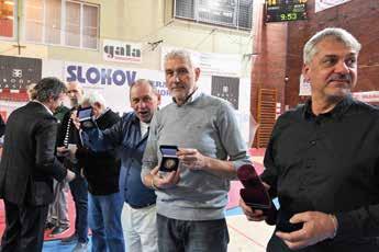 října, kdy fotbalový tým Dukla Praha z přestávky extraligového o utkání udělal slavnostní ceremoniál a odměnil památečními plaketami významné osobnosti, které