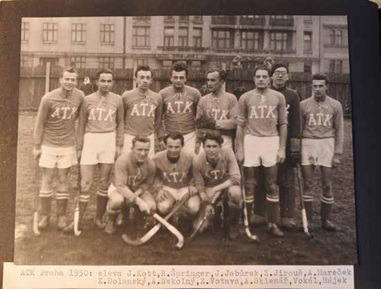 Trochu se i upravily barvy na zlatožlutou, která patří ke sportu, a temně červenou k prolité krvi v bitvě na Dukle v září 1944.