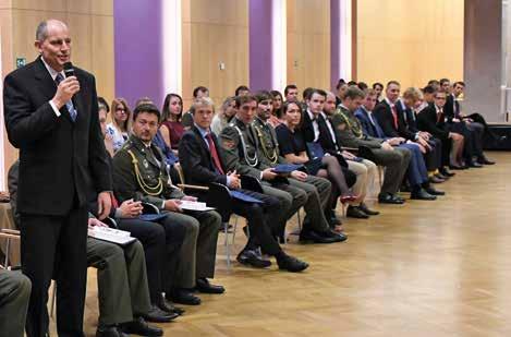 Před předáním pamětních listů ministra obrany neopomněla náměstkyně zmínit ty, kteří stojí někdy trochu v pozadí.