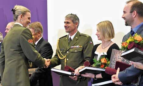 Emin- Organizátoři rozdali i několik dárků.