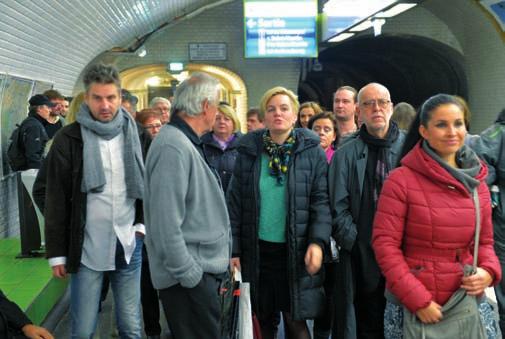 Kdepak, na takové velké mûsto já moc nejsem. Tûch lidí je aï trochu moc, povzdechl si v pfiedveãer pfiedstavení Honza Mazák v podzemí nepfiíli ãistého a bez ustání spûchajícího pafiíïského metra.