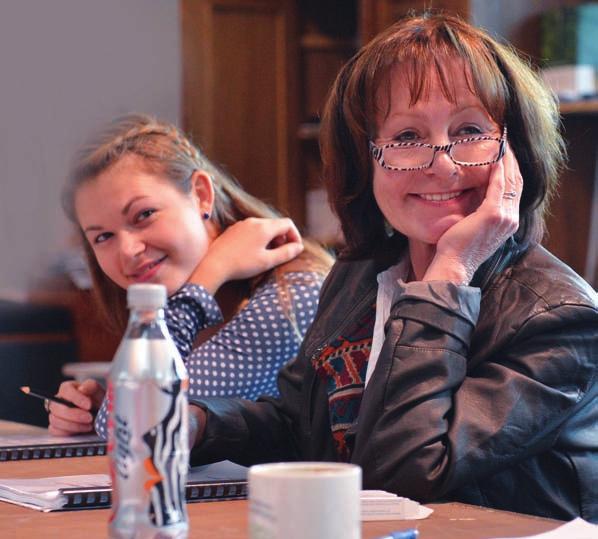 na skleničce s mirkou kolářovou Miroslava Koláfiová patfií neoddûlitelnû k hereckému souboru Mûstského divadla Brno uï od roku 1992.