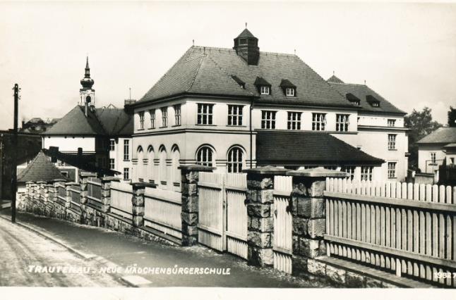 V nedávné době škola prošla celkovou rekonstrukcí, která jí dodala potřebný moderní vzhled při zachování