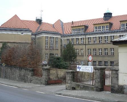 V těsné blízkosti Městského úřadu a trutnovské nemocnice.