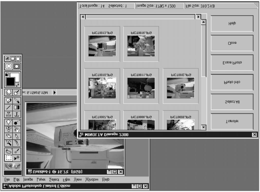 Po dokončení budou snímky vloženy do programu, podporujícího TWAIN, v tomto případě Adobe Photoshop 5.