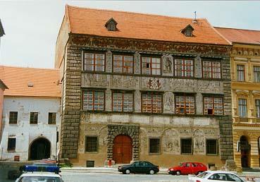 dřevěná deska, 157 x 215 cm.