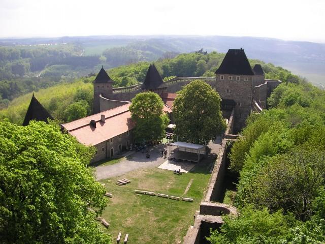 UTB ve Zlíně, Fakulta managementu a ekonomiky 41 6 HRAD HELFŠTÝN Obrázek 4 Hrad Helfštýn (Muzeum Komenského v Přerově, 2012) Většinu informací, které jsou uvedeny v této kapitole, jsem čerpala z