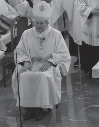 Biskup děkoval za oběd. Tabule byla v bar ách Vatikánu Po slavnostním pokřtění oltáře a otevření kostela čekal na biskupa Josefa Nuzíka, jeho doprovod a pozvané hosty slavnostní oběd.