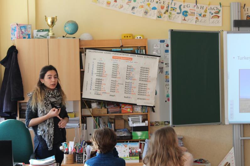 SU Su pochází z Turecka a bydlí v Islanbulu. Studuje obchodní administrativu na Istanbulské univerzitě. Má ráda čtení knížek a sledování seriálů.