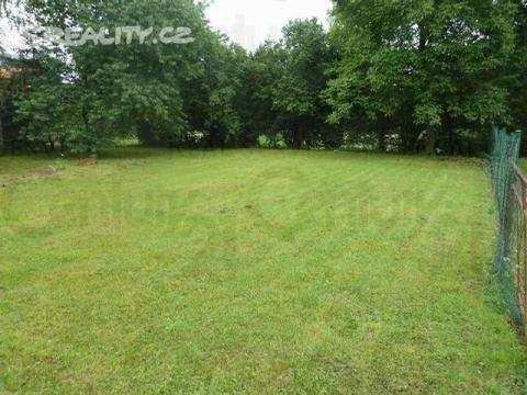 mmreality.cz 3) Stavební pozemek o velikosti 807 m² Lokalita: Přehvozdí Nabídková cena: 856,- Kč/m 2 Popis: Oplocený pozemek na okraji obce, přístupný po místní komunikaci.