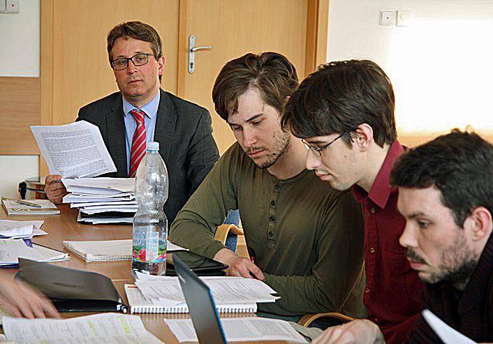 1.5 Lidská práva, ústavní právo, mezioborové akce V roce 2017 se Justiční akademie zaměřila na problematiku boje proti diskriminaci v lednu se konal jednodenní seminář zaměřený na hmotně i