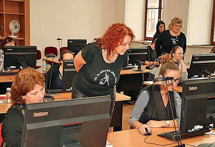 2.4 Justiční personál státních zastupitelství V roce 2017 se na základě požadavků ze strany státních zastupitelství podařilo vytvořit zcela nové semináře určené výhradně pro justiční personál