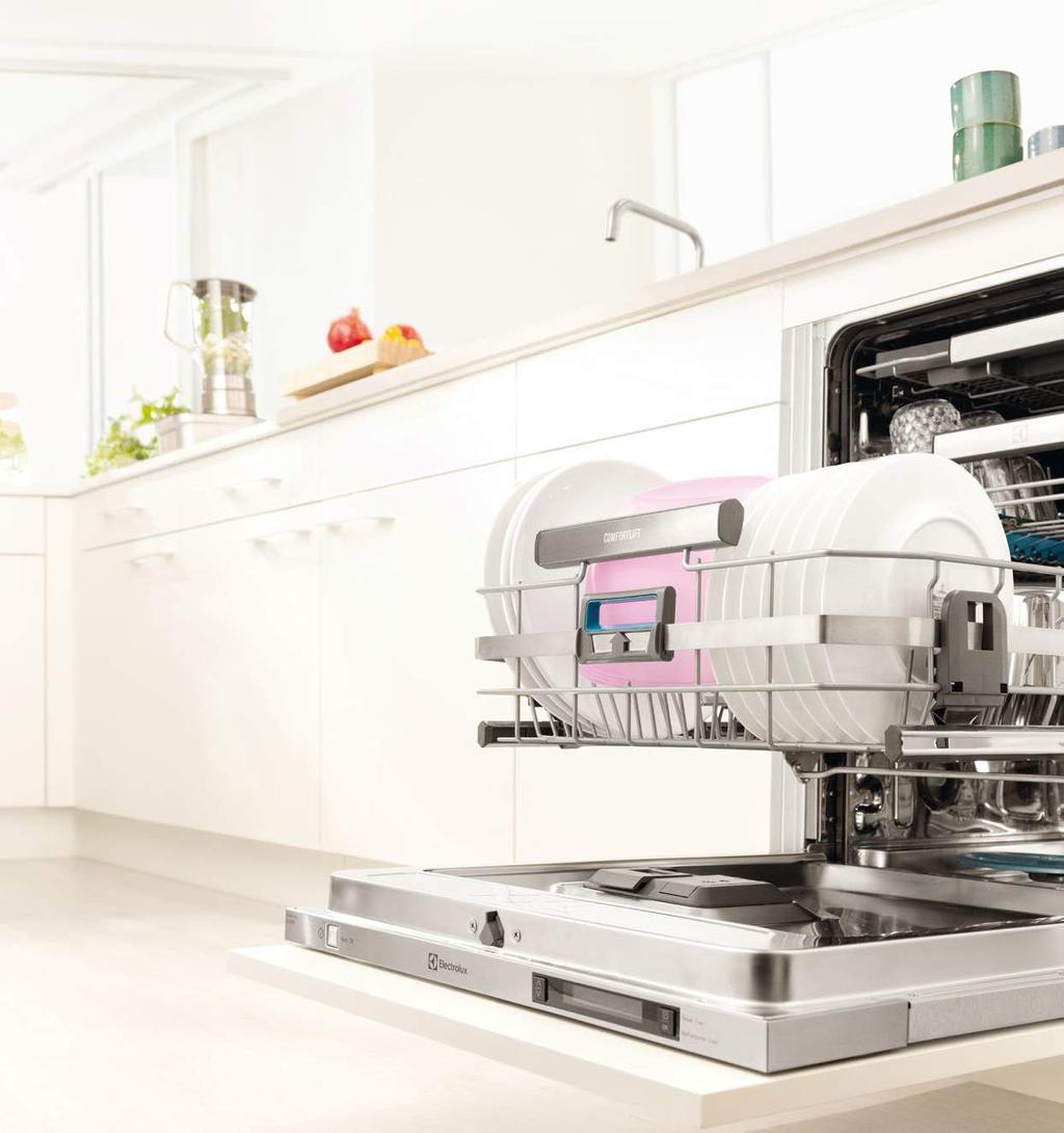 4 Electrolux Myčky nádobí s panelem 60 cm, 45 cm Pozvedněte svá očekávání ComfortLift ESI505LOX VESTAVNÁ MYČKA S PANELEM 60 Energetická třída: A+ Spotřeba vody (l):