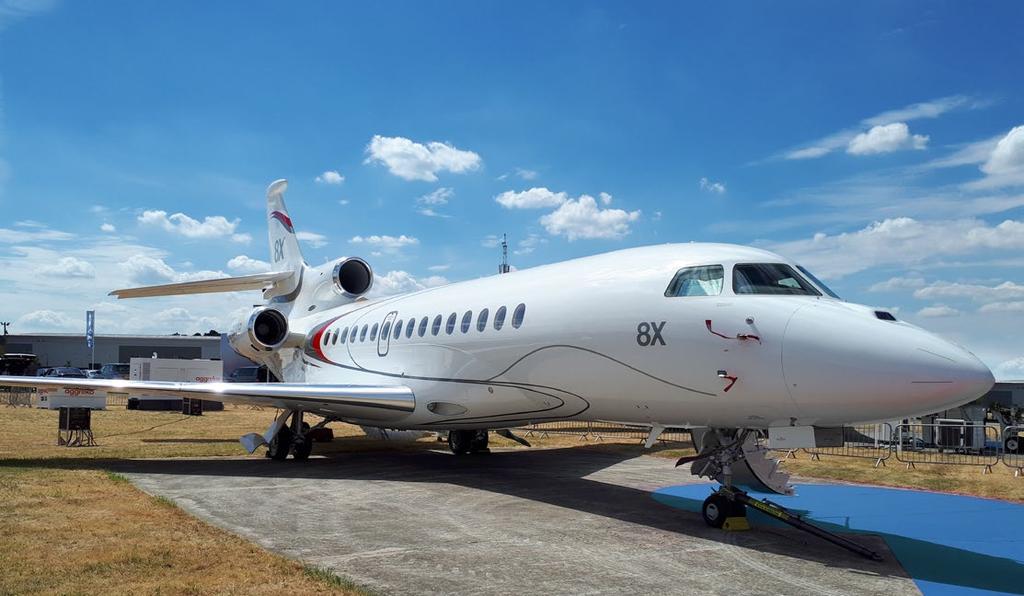 Zajímavosti o Dassault Falcon 8X Dassault nedávno pozval našeho výkonného ředitele Olivera Stona na osobní prohlídku Falconu 8X - vlajkové lodi produktové řady.