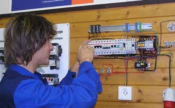 U oboru elektrikář se zaměřením na silnoproud si žáci osvojí základy elektrických rozvodů a instalací objektů, tyto pak umí sami navrhnout, volit správný a bezpečný postup při montáži nebo opravovat