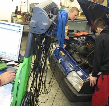 Ovládá používání diagnostických přístrojů elektronického i mechanického charakteru. Umí vykonávat údržbu, seřizování a opravy elektrického příslušenství motorových vozidel.
