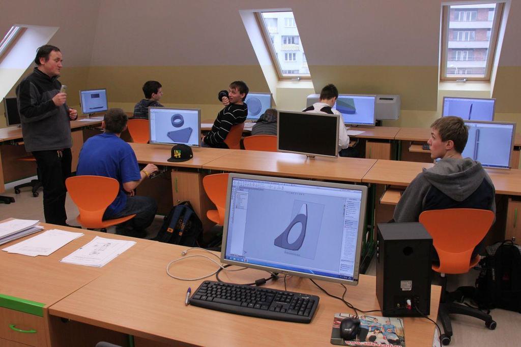 osm kabinetů včetně výměny podlah, oken, nové elektroinstalace a rozvodu vody. V září 2012 byly též ukončeny práce na úpravě půdní vestavby.