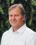 Je ochráncem, věrným přítelem do nepohody i společníkem ve chvílích nejtěžších. Jeho láska ke Clarity, ale i k ostatním lidem, které na své pouti potkal, je totiž věčná.